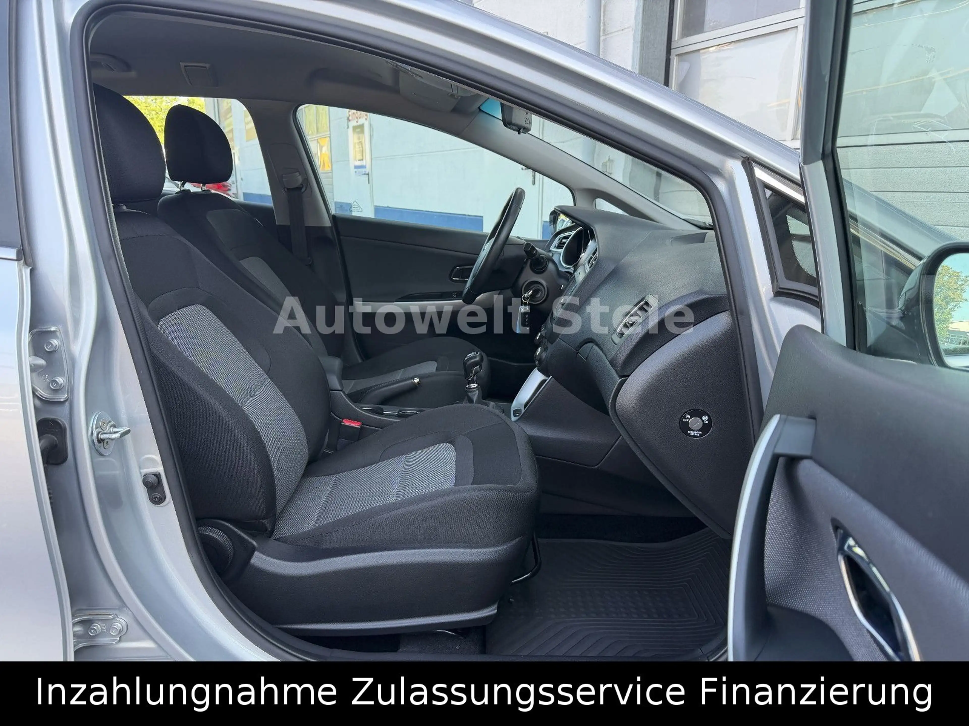 Kia Ceed SW / cee'd SW Navi SHZ PDC Kamera — photo 8