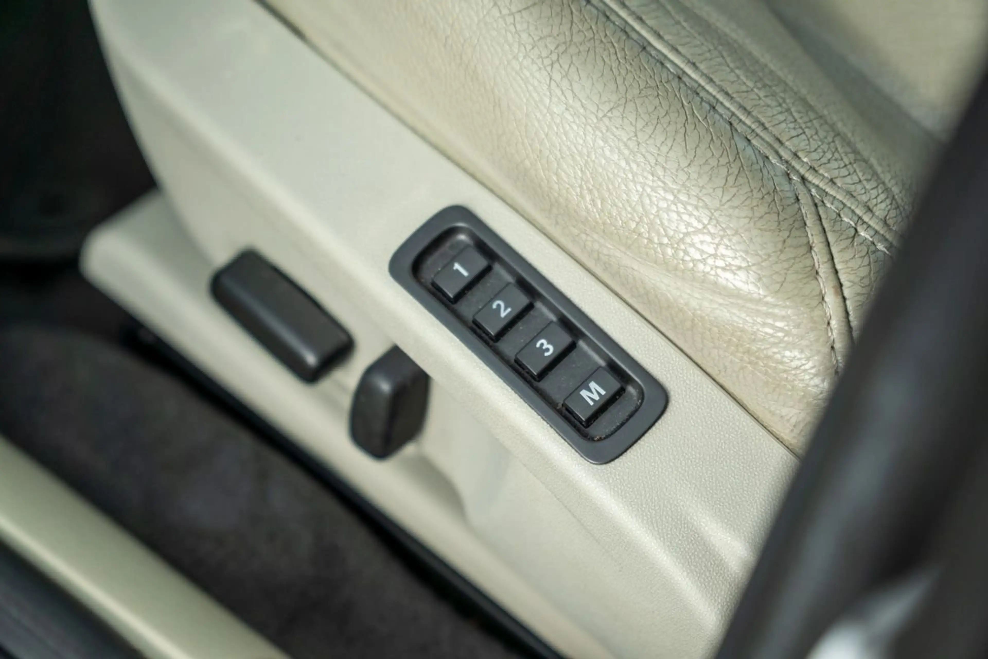 Saab 9-3 1.8t Vector — photo 13