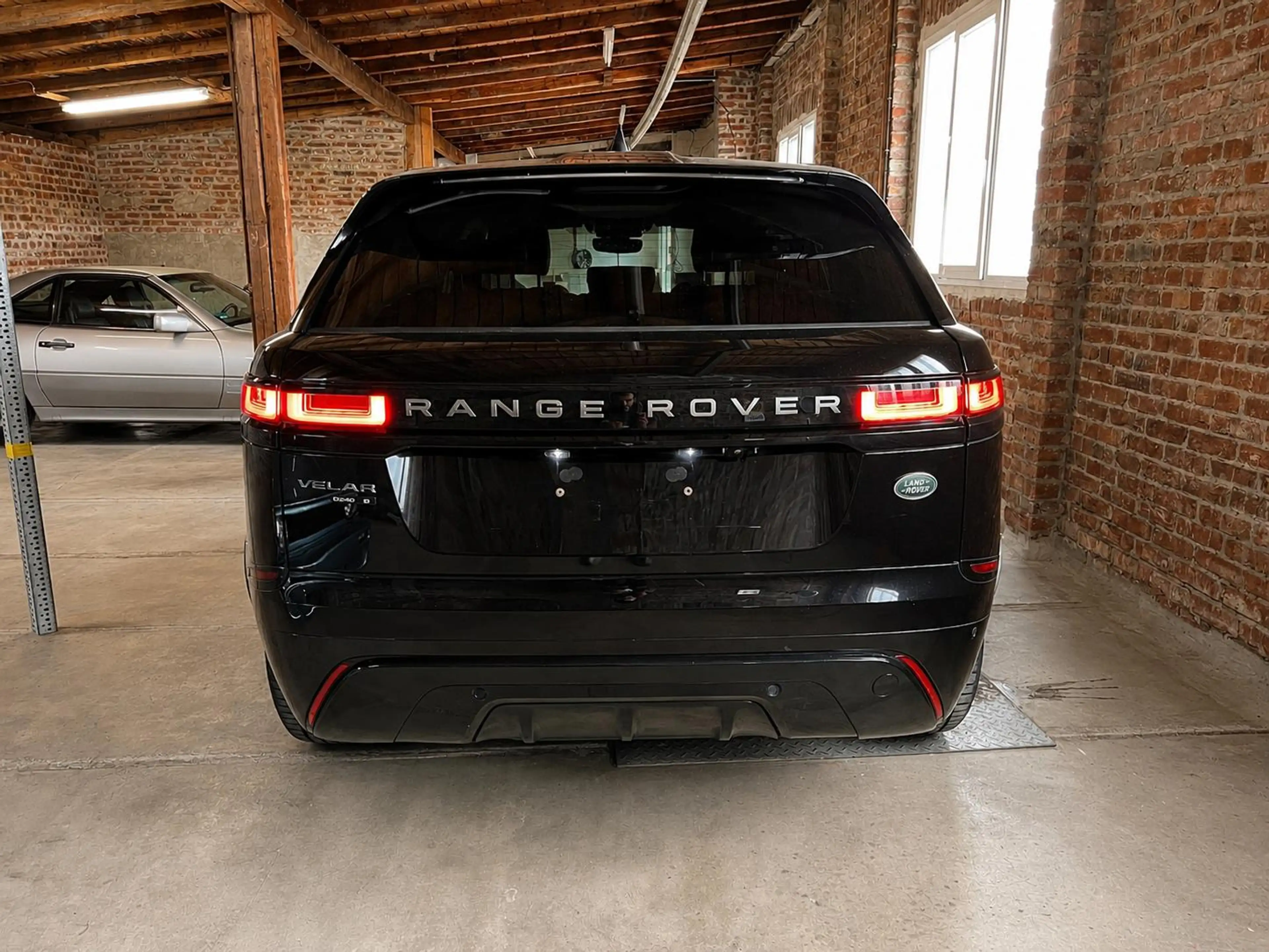 Land Rover Range Rover Velar Range Rover Velar Diesel 2.0d R-Dynamic SE — photo 9