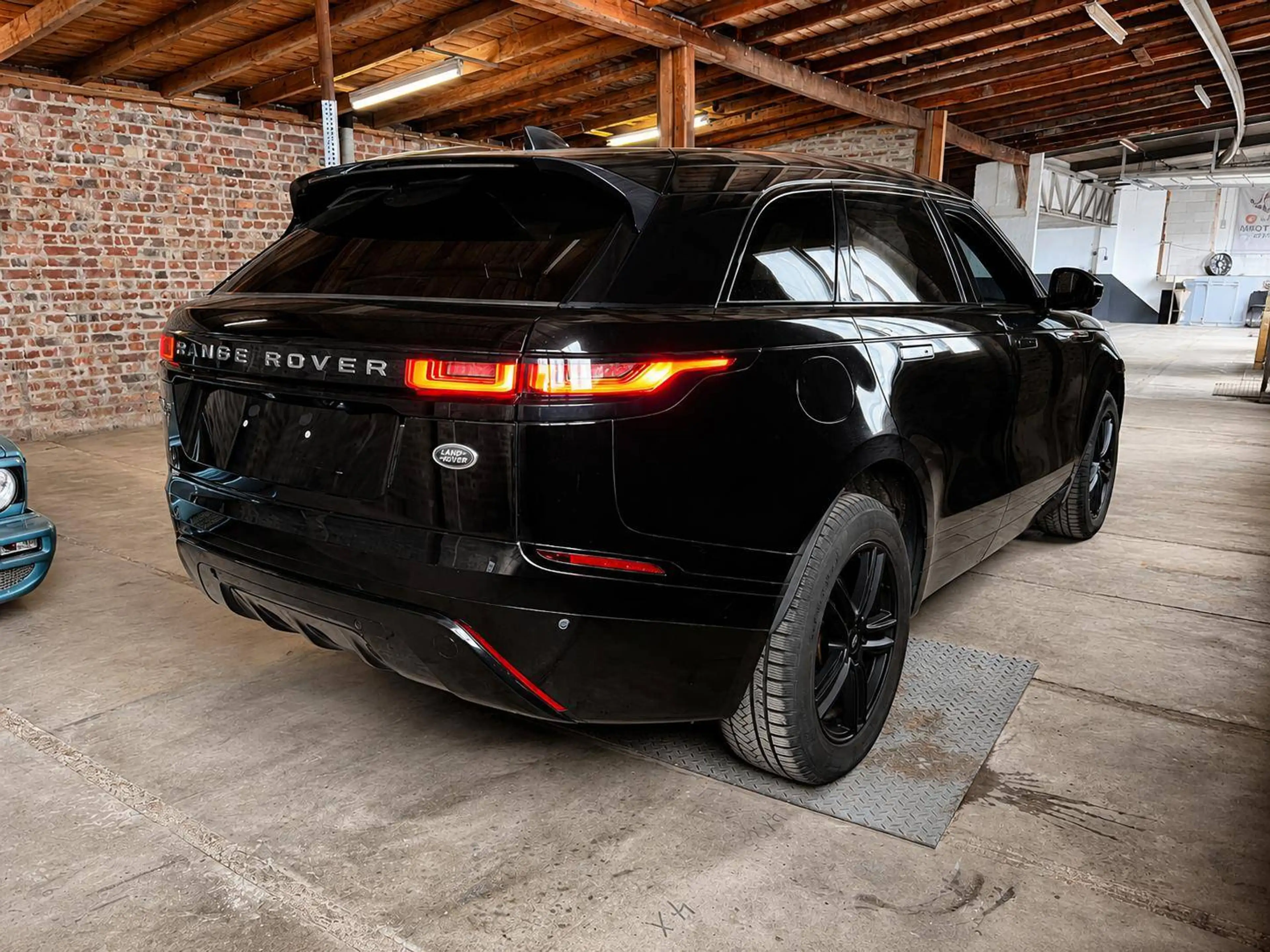 Land Rover Range Rover Velar Range Rover Velar Diesel 2.0d R-Dynamic SE — photo 4