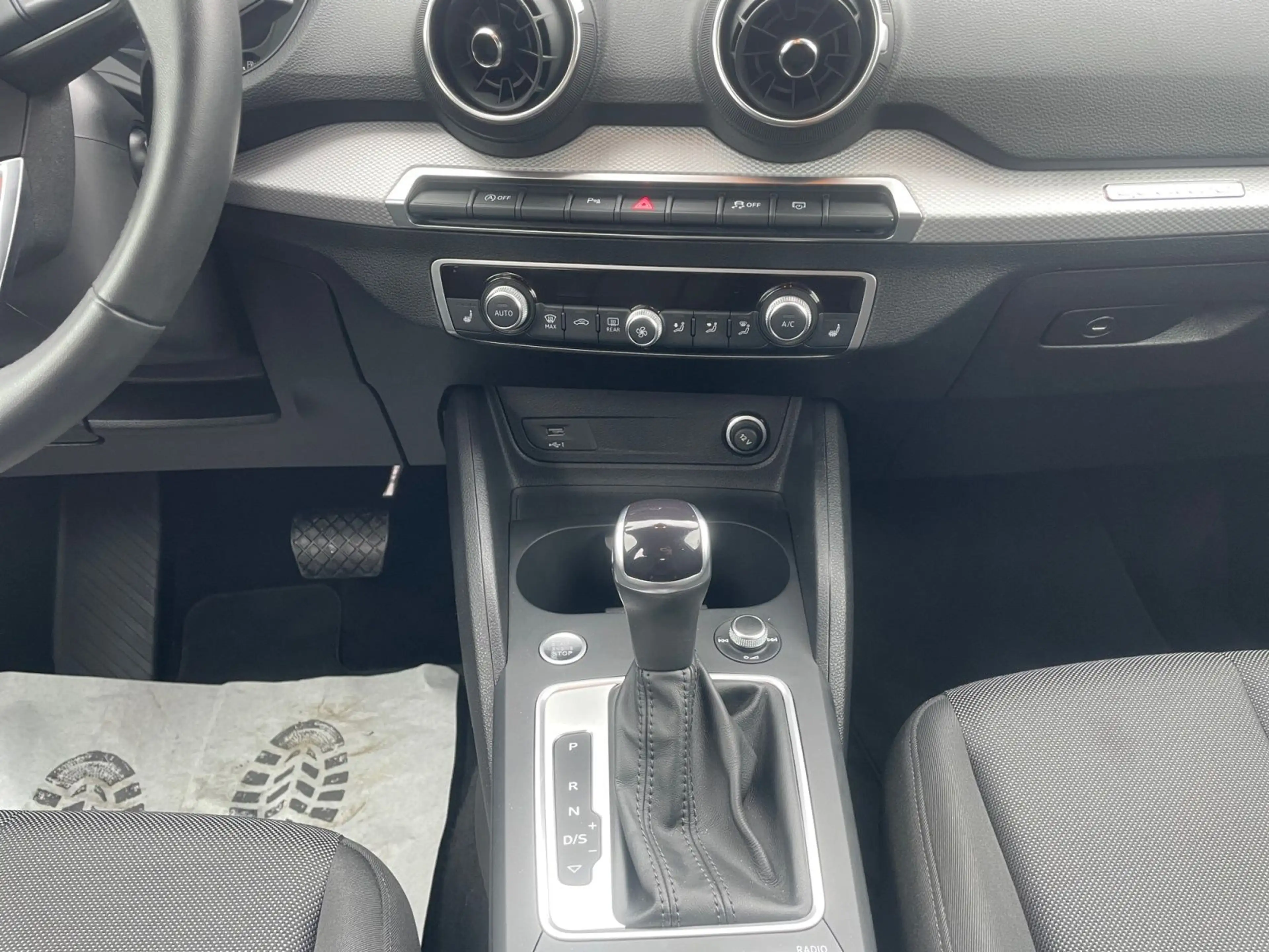 Audi Q2 40 TFSI qu. S-tronic advanced *AHK*LED*Navi* — photo 12