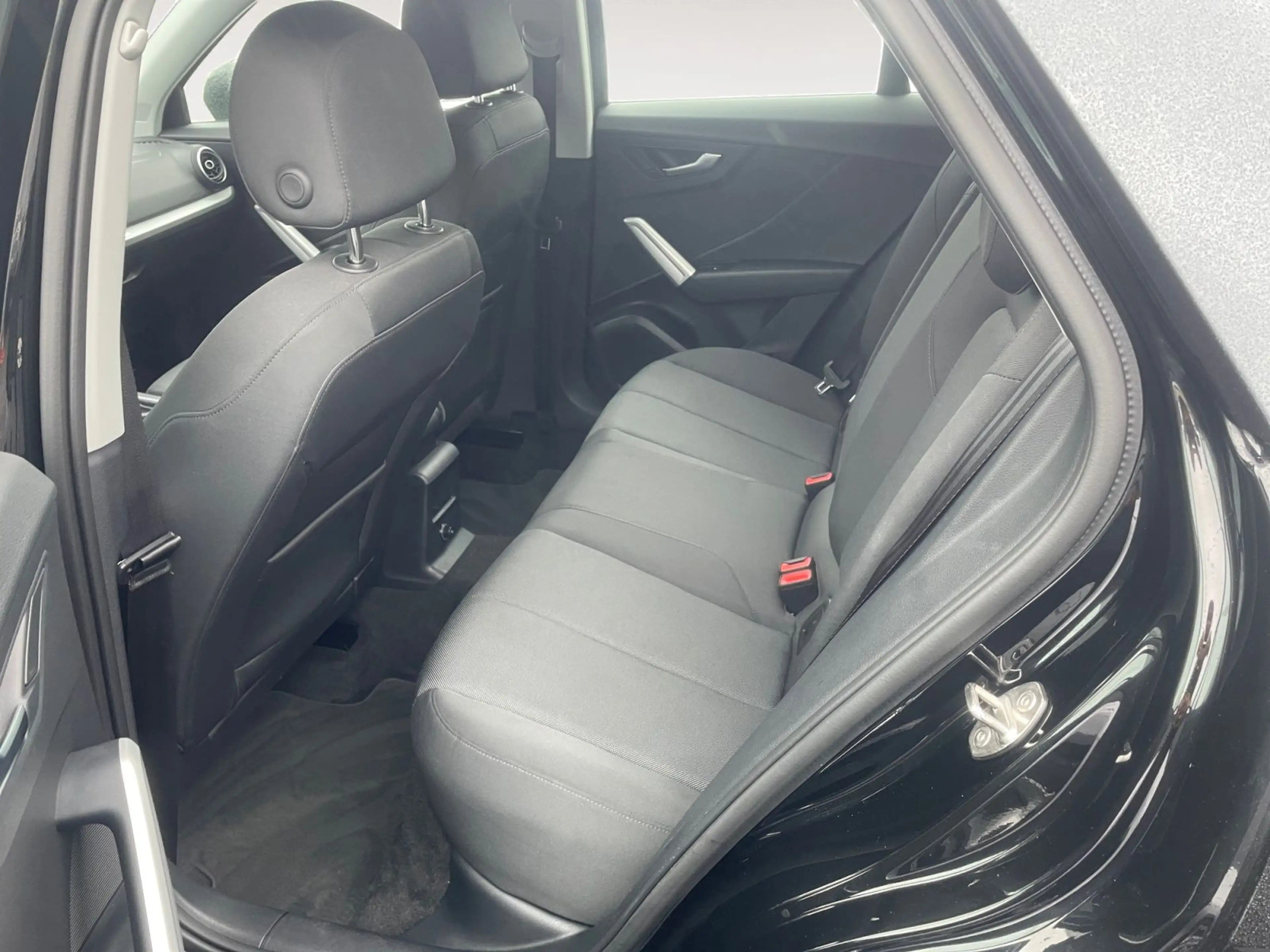 Audi Q2 40 TFSI qu. S-tronic advanced *AHK*LED*Navi* — photo 14