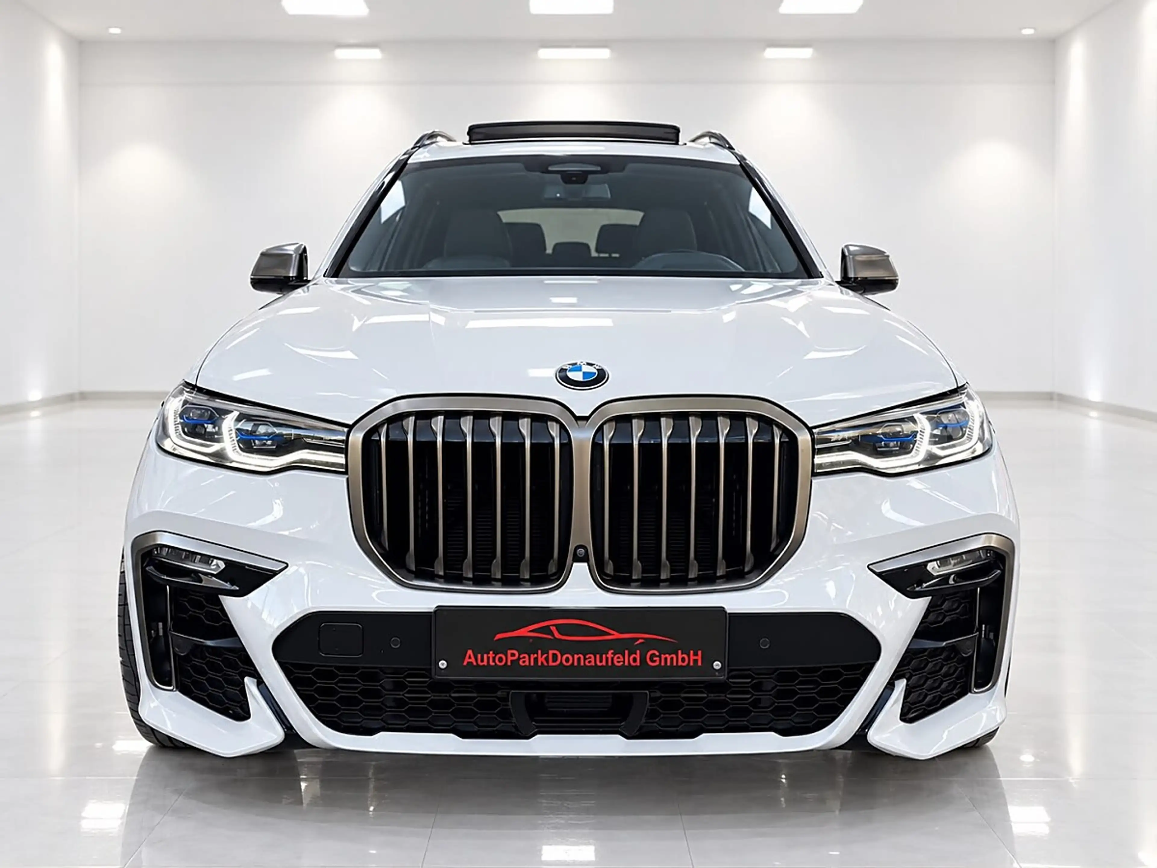 BMW X7 M 50i Aut.-Mwst-Ausweisbar-7-Sitzer-Gepflegt-1-Be... — photo 2