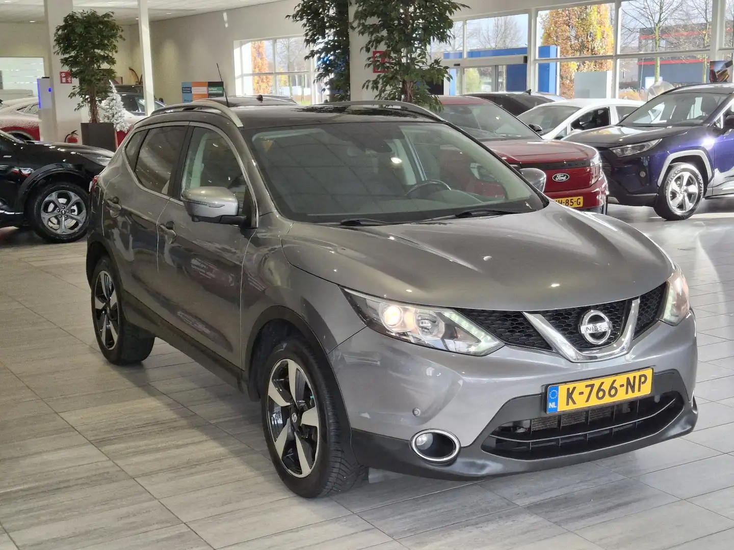 Nissan Qashqai 1.2 Connect Edition | 360 Camera | Pano dak | LMV Grijs - 2
