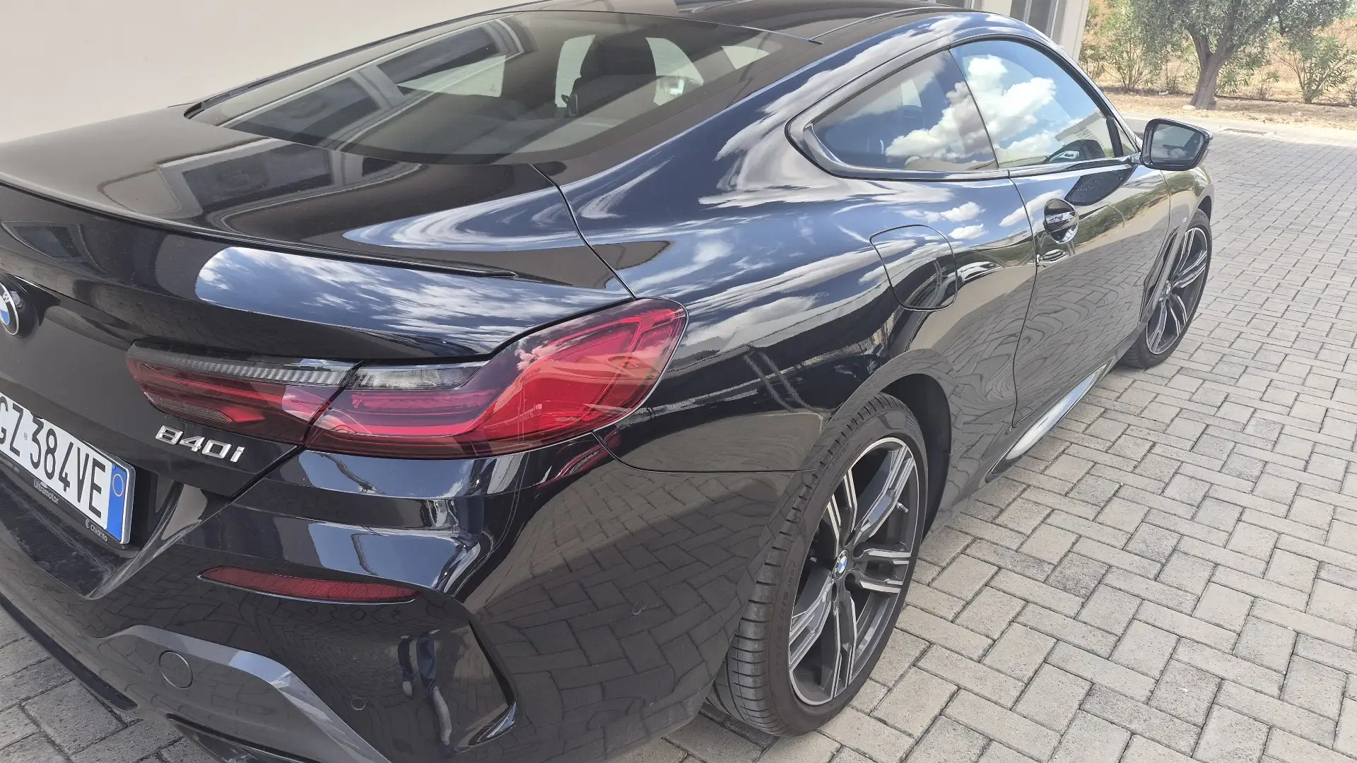 BMW 8 Series 2025 블랙 사진 4