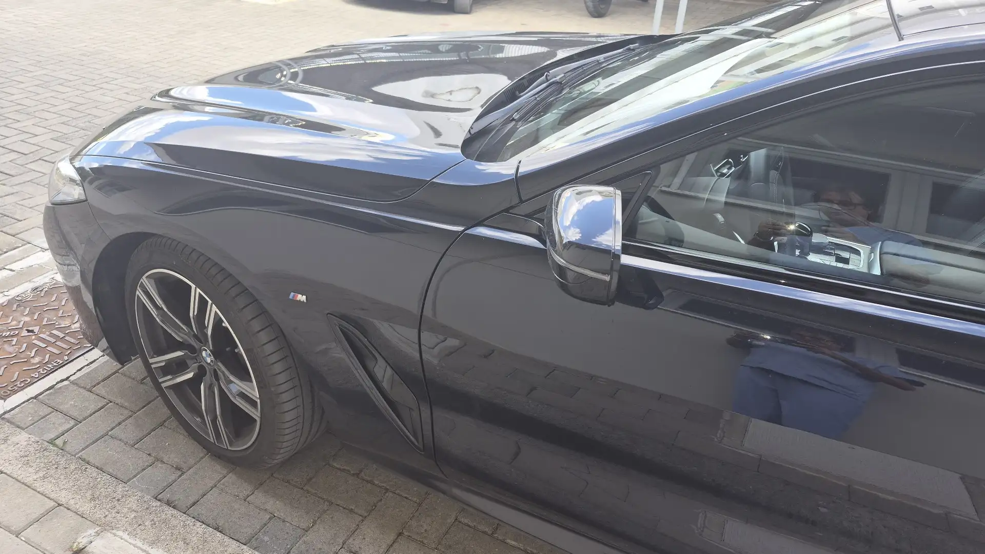 BMW 8 Series 2025 블랙 사진 3