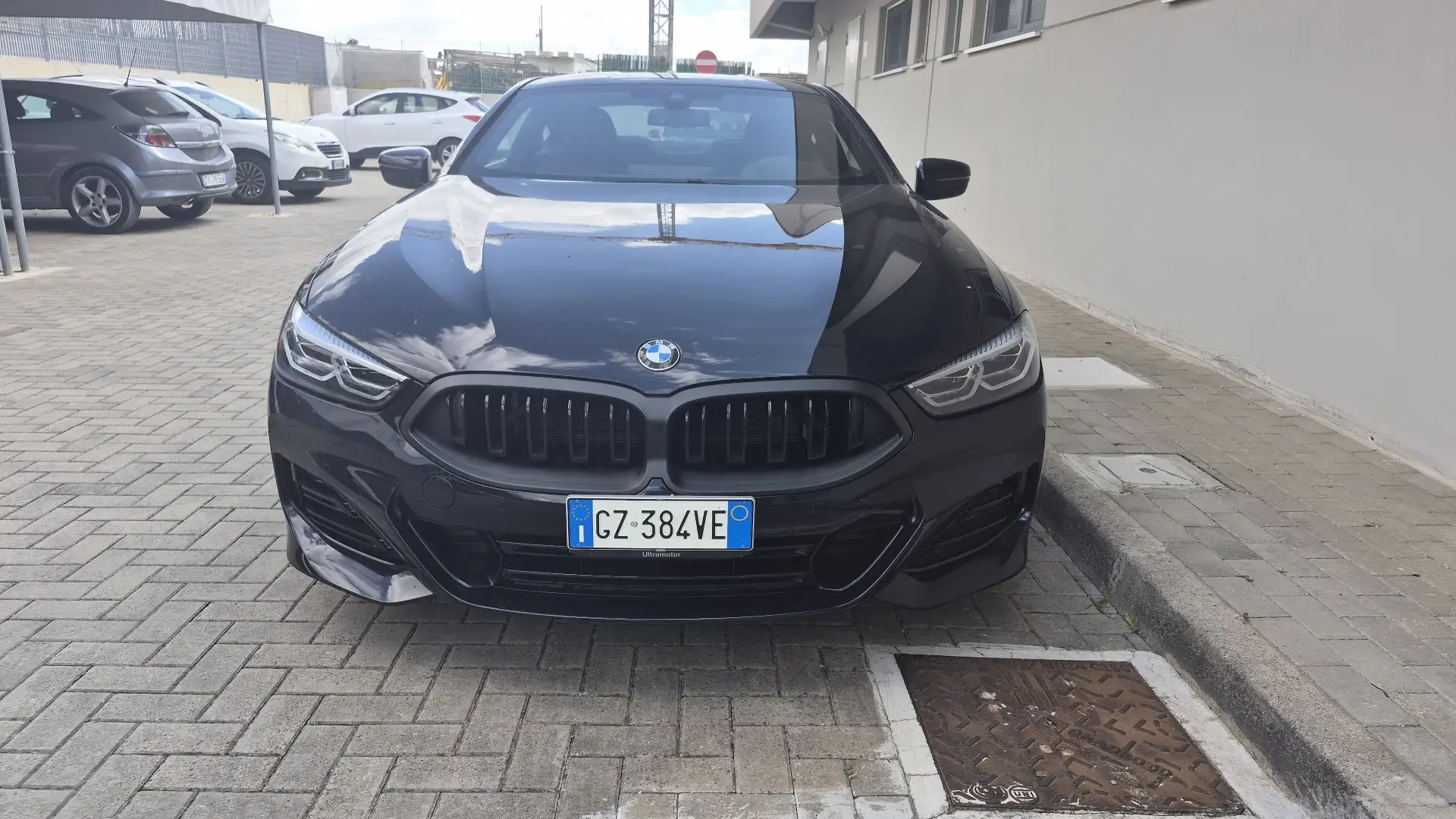 BMW 8 Series 2025 블랙 사진 5