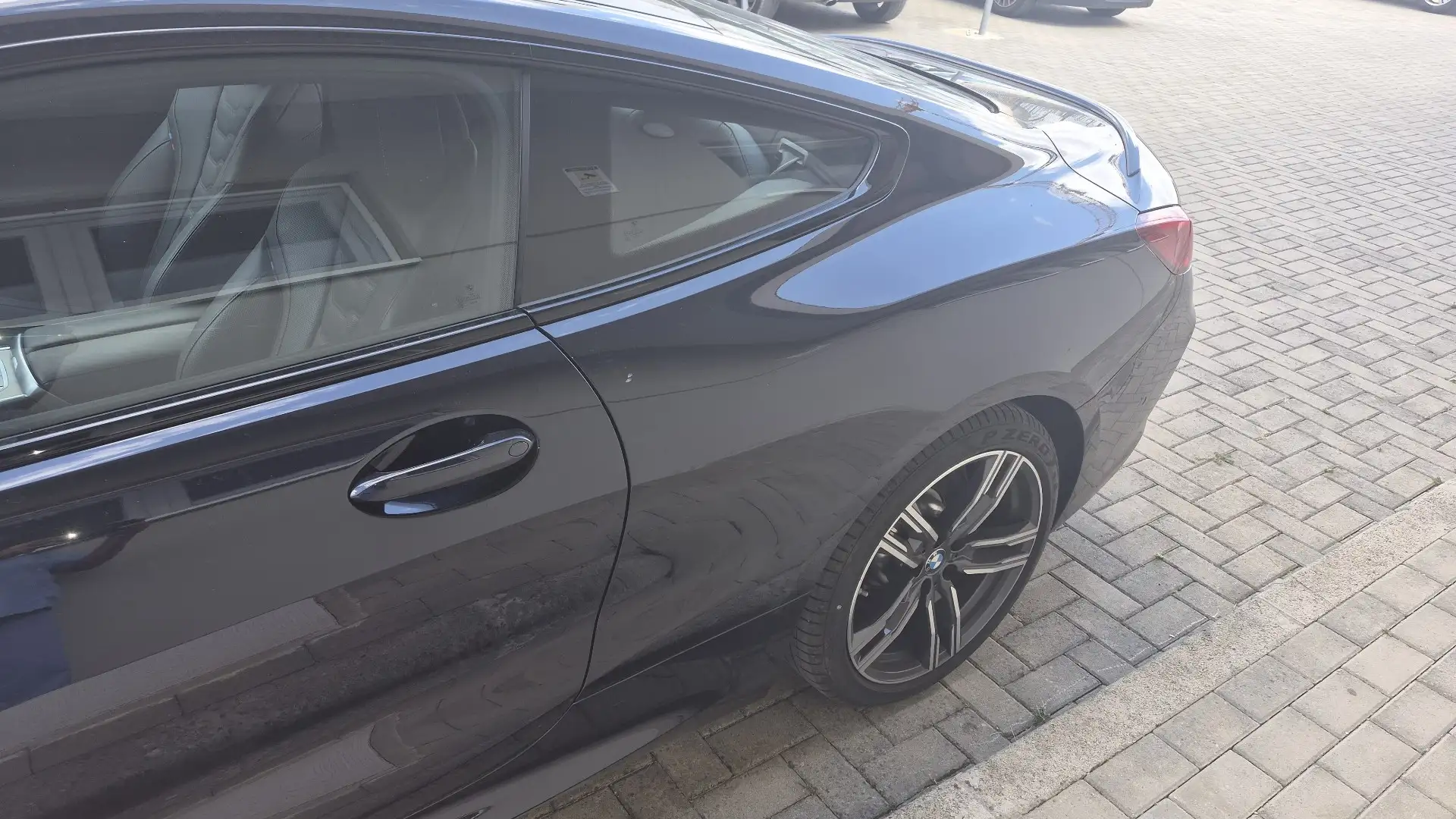 BMW 8 Series 2025 블랙 사진 2