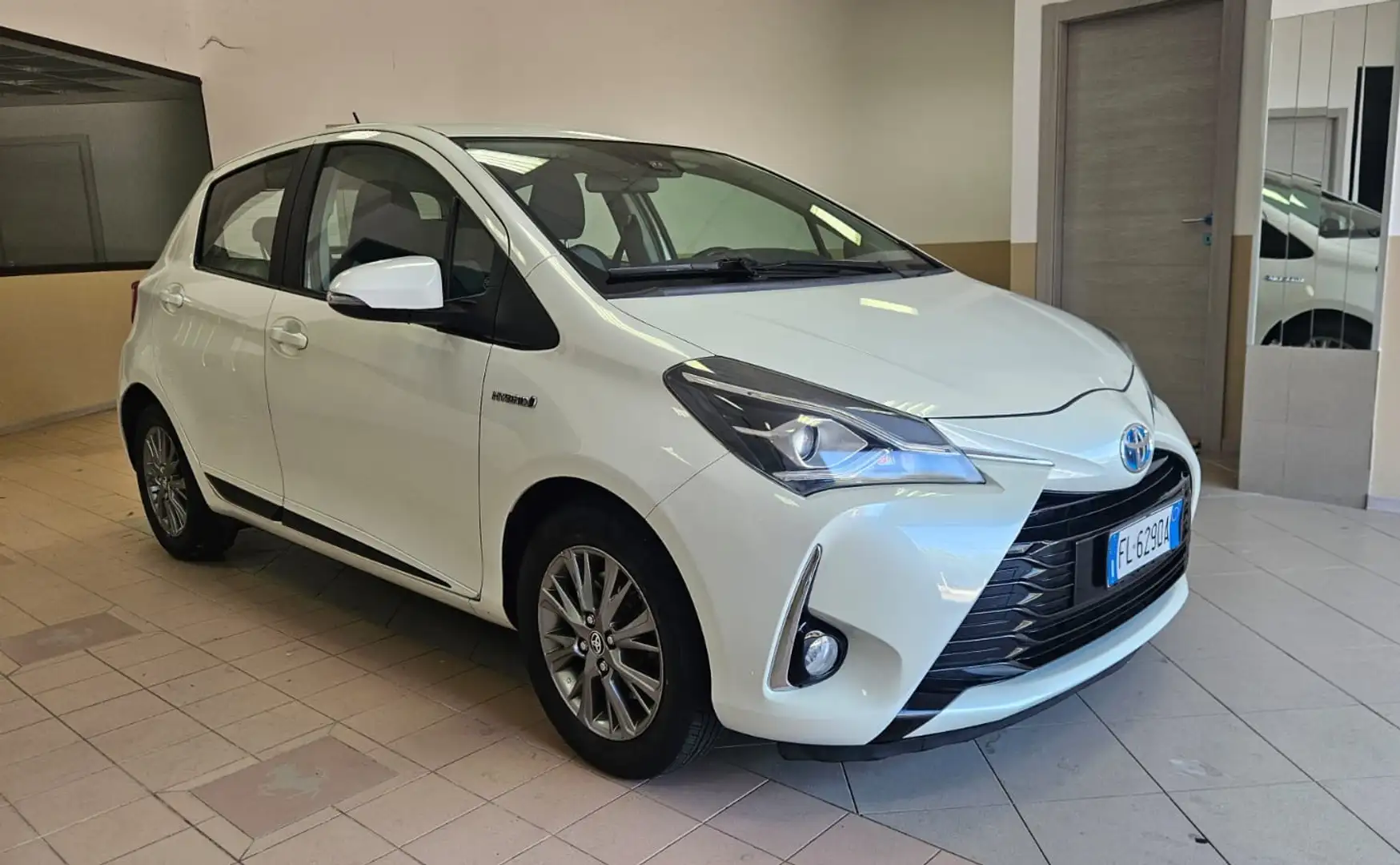 Toyota Yaris 5p 1.5h Trend White Edition - 1