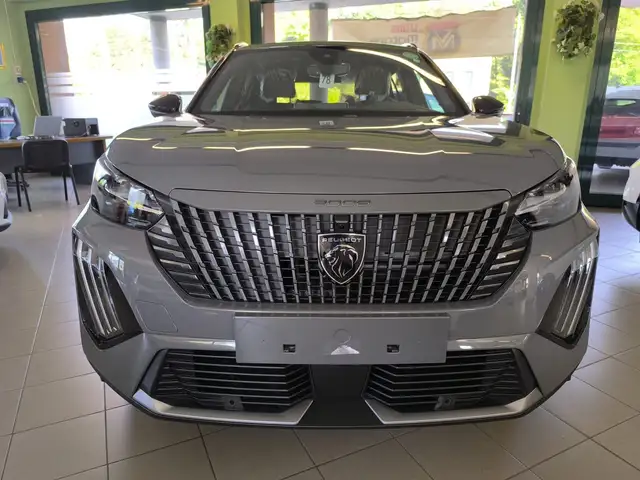 Peugeot 2008 view 5