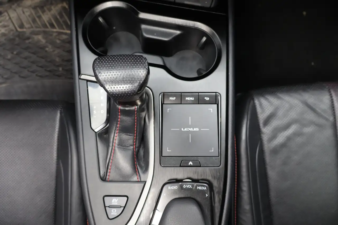 Lexus NX снимка Lexus NX