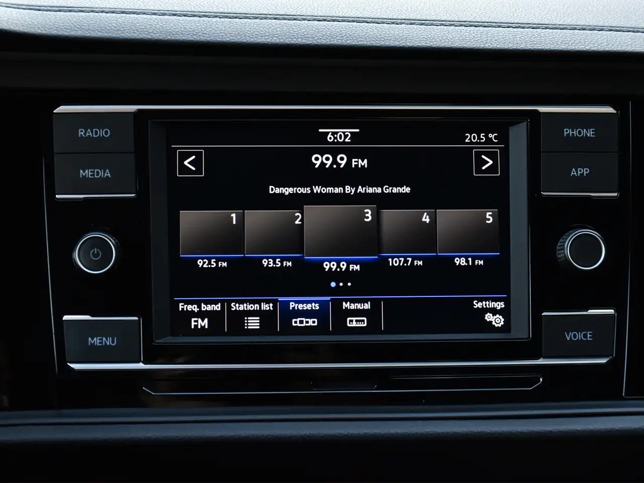 Volkswagen Jetta снимка Volkswagen Jetta