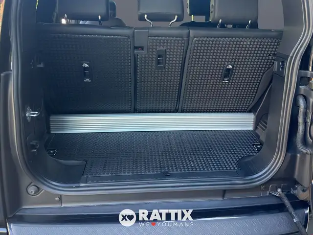 Land Rover Defender view 7