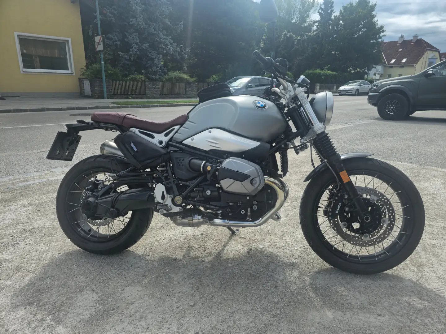 BMW R 12 nineT Scrambler Grau - 1