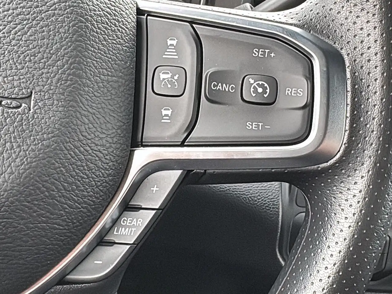 RAM 2500 снимка RAM 2500