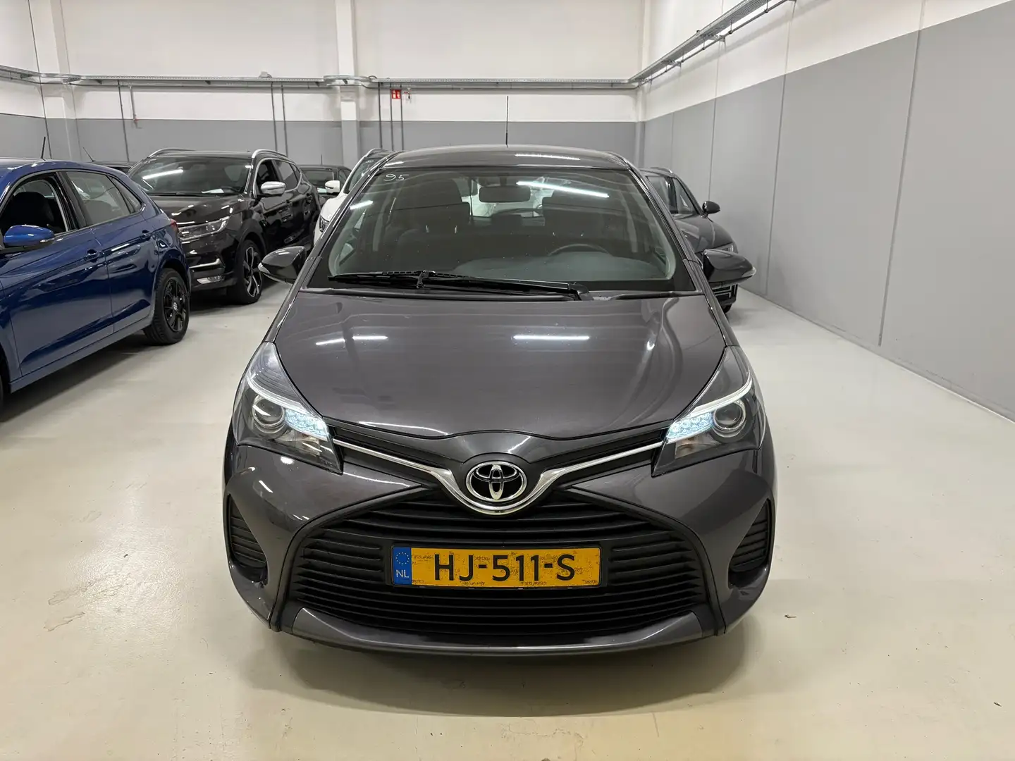 Toyota Yaris 1.0 VVT-i Now Airco! 5Drs! Nap! Nieuwe Apk! Gris - 2