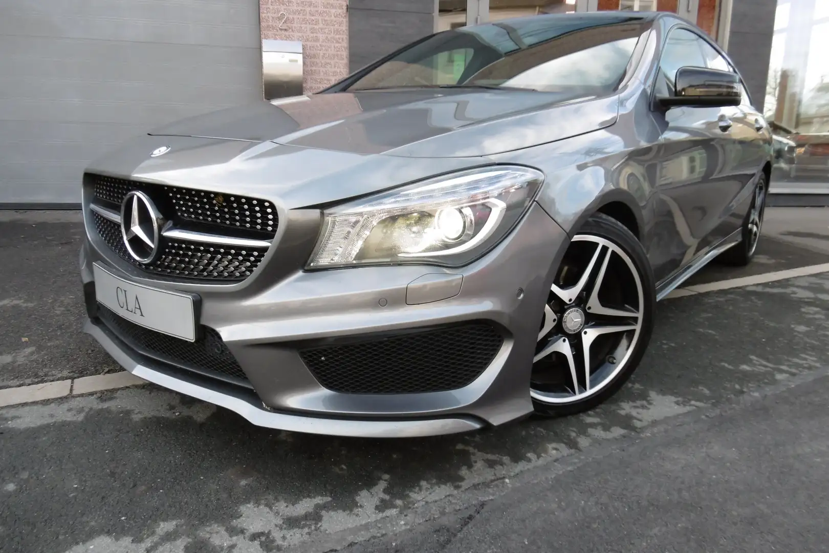Mercedes-Benz CLA 200 CLA 200 d PACK AMG / PACK NIGHT Grau - 1