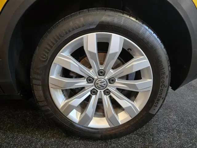 Volkswagen T-Roc view 30