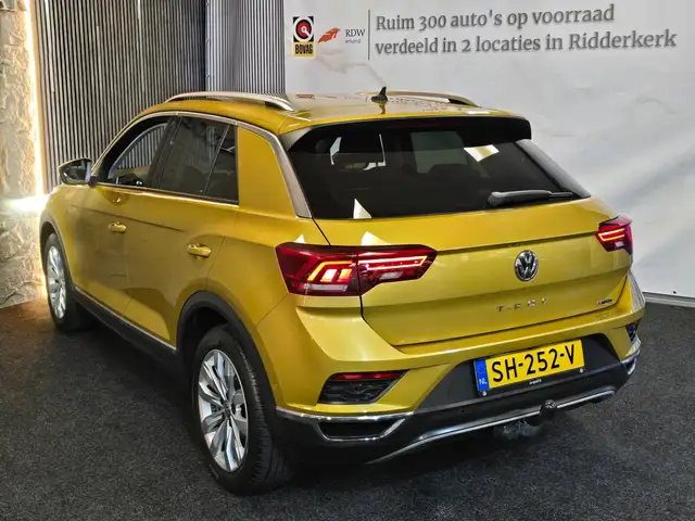Volkswagen T-Roc view 2
