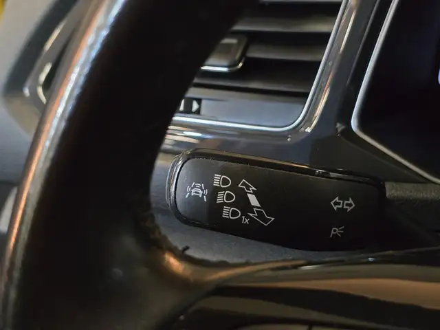 Volkswagen T-Roc view 22