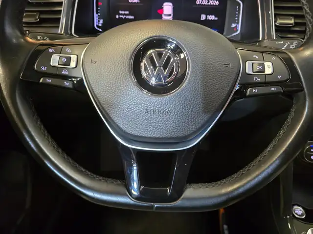 Volkswagen T-Roc view 15