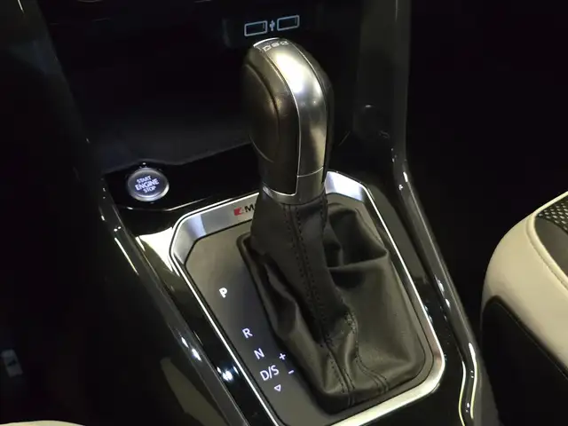 Volkswagen T-Roc view 4