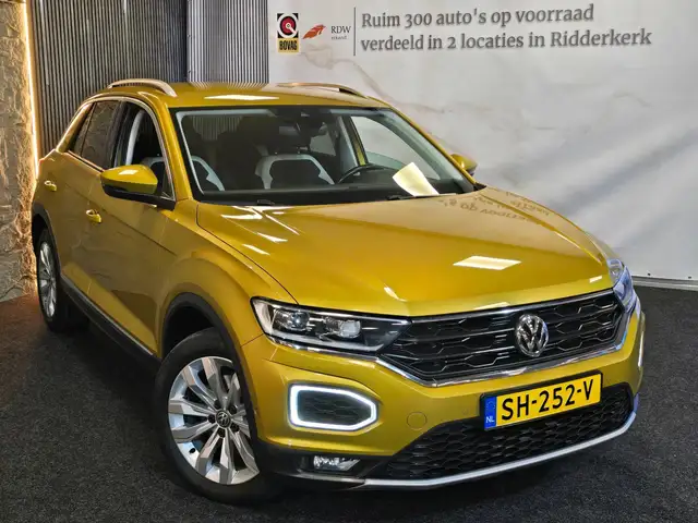 Volkswagen T-Roc view 10