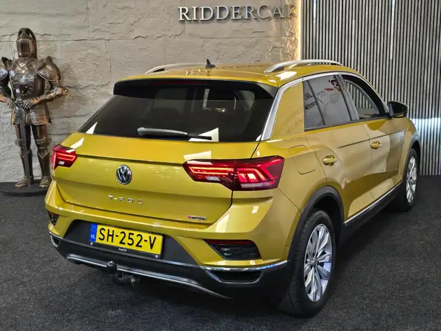 Volkswagen T-Roc view 11