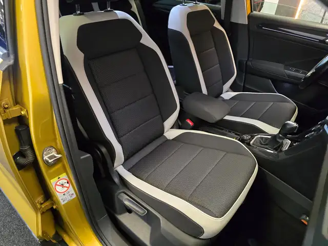 Volkswagen T-Roc view 12