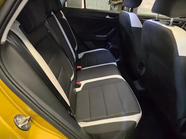 Volkswagen T-Roc view 13