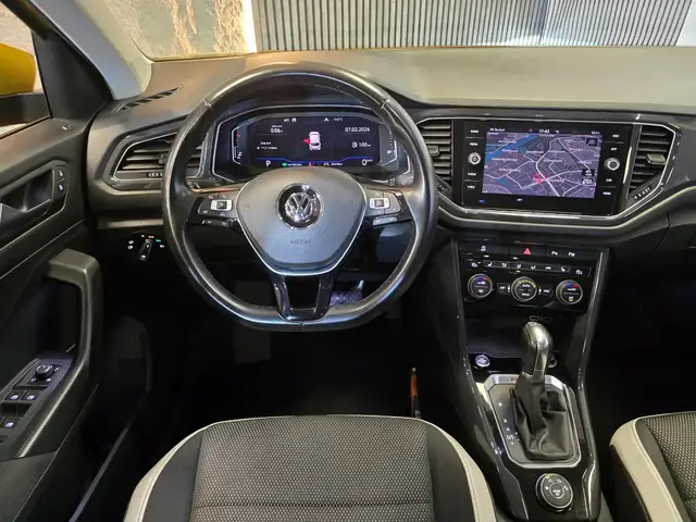 Volkswagen T-Roc view 3