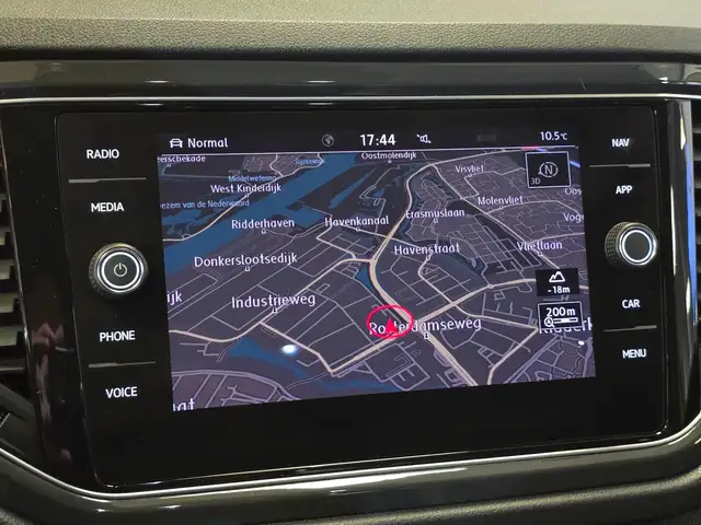 Volkswagen T-Roc view 23
