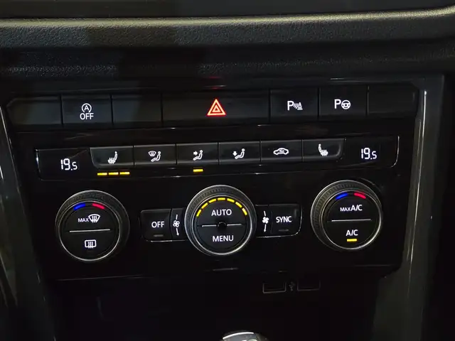 Volkswagen T-Roc view 26
