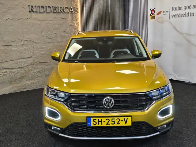 Volkswagen T-Roc view 6