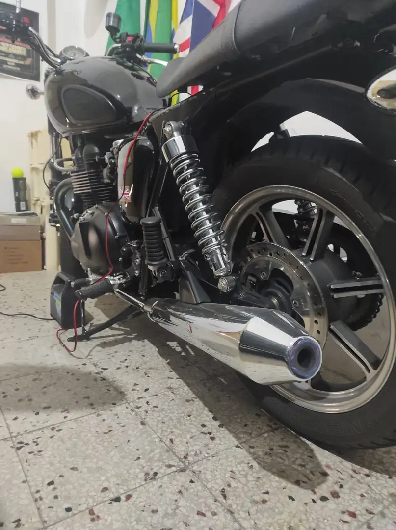 Triumph Bonneville T100 - 2