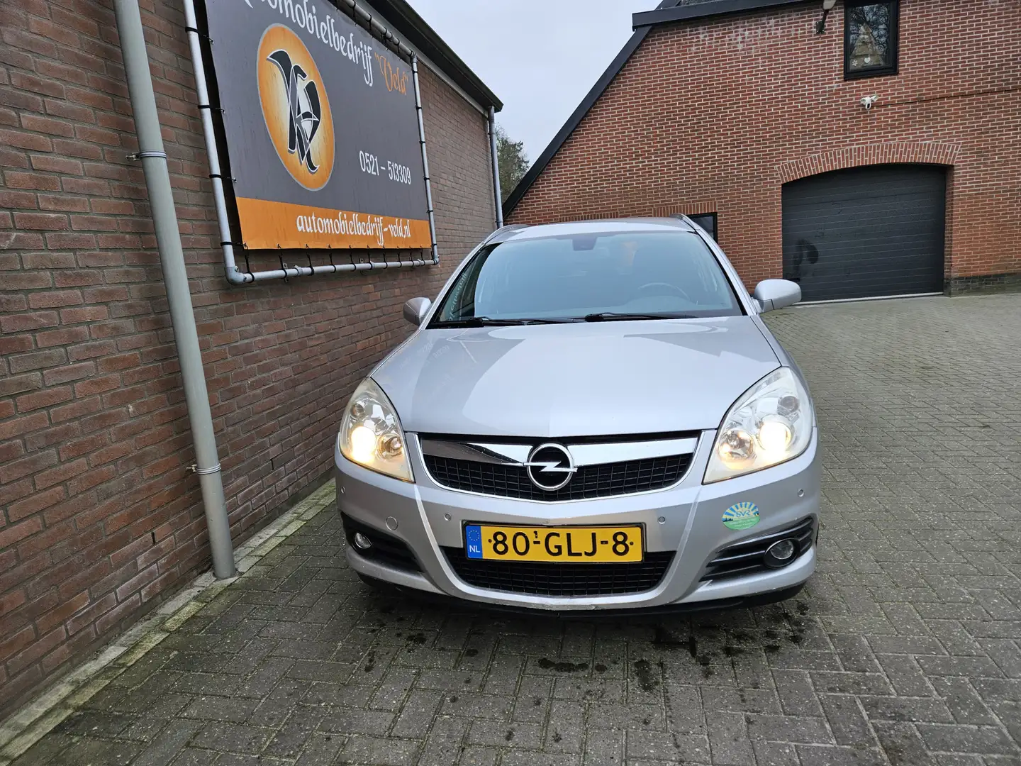 Opel Vectra Wagon 1.8-16V Executive Grau - 1