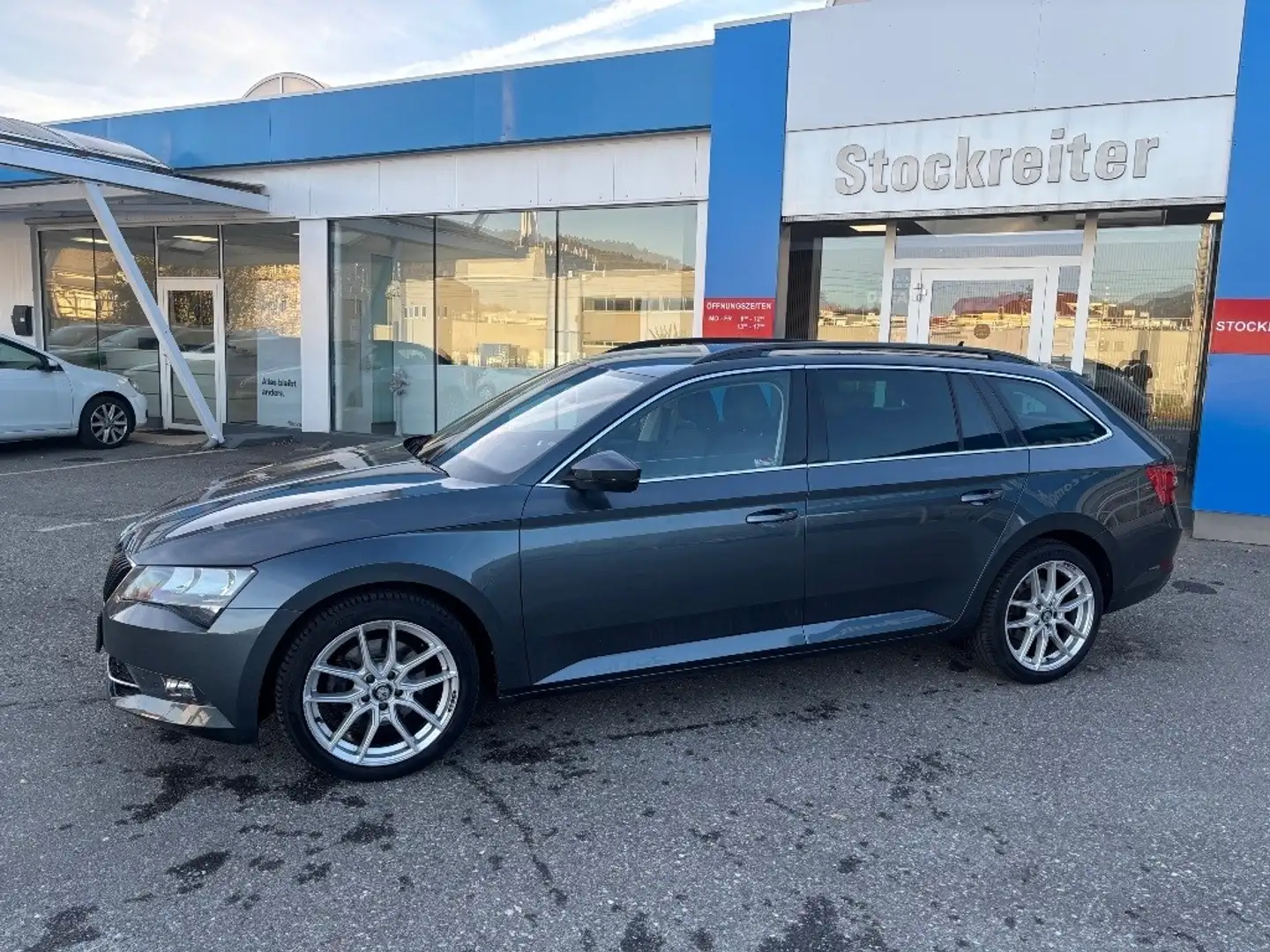 Skoda Superb Kombi 2,0 TDI 4x4 DSG*NAVI*TEMPO*FREISPRECH*SZH Grau - 2
