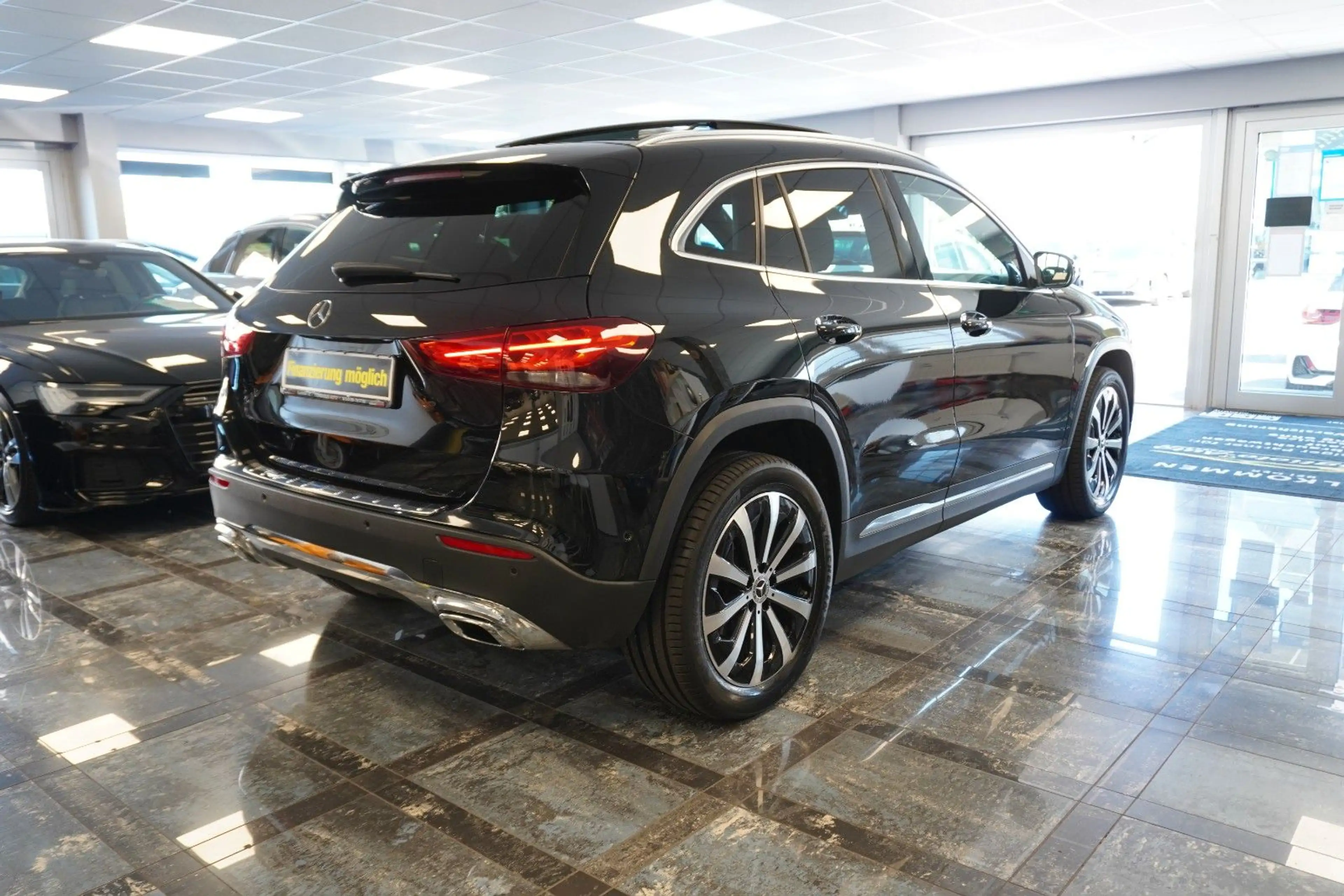 Mercedes-Benz GLA 200 d/Panoramadach/Navi/Leder/Alu/1.Hand — photo 15