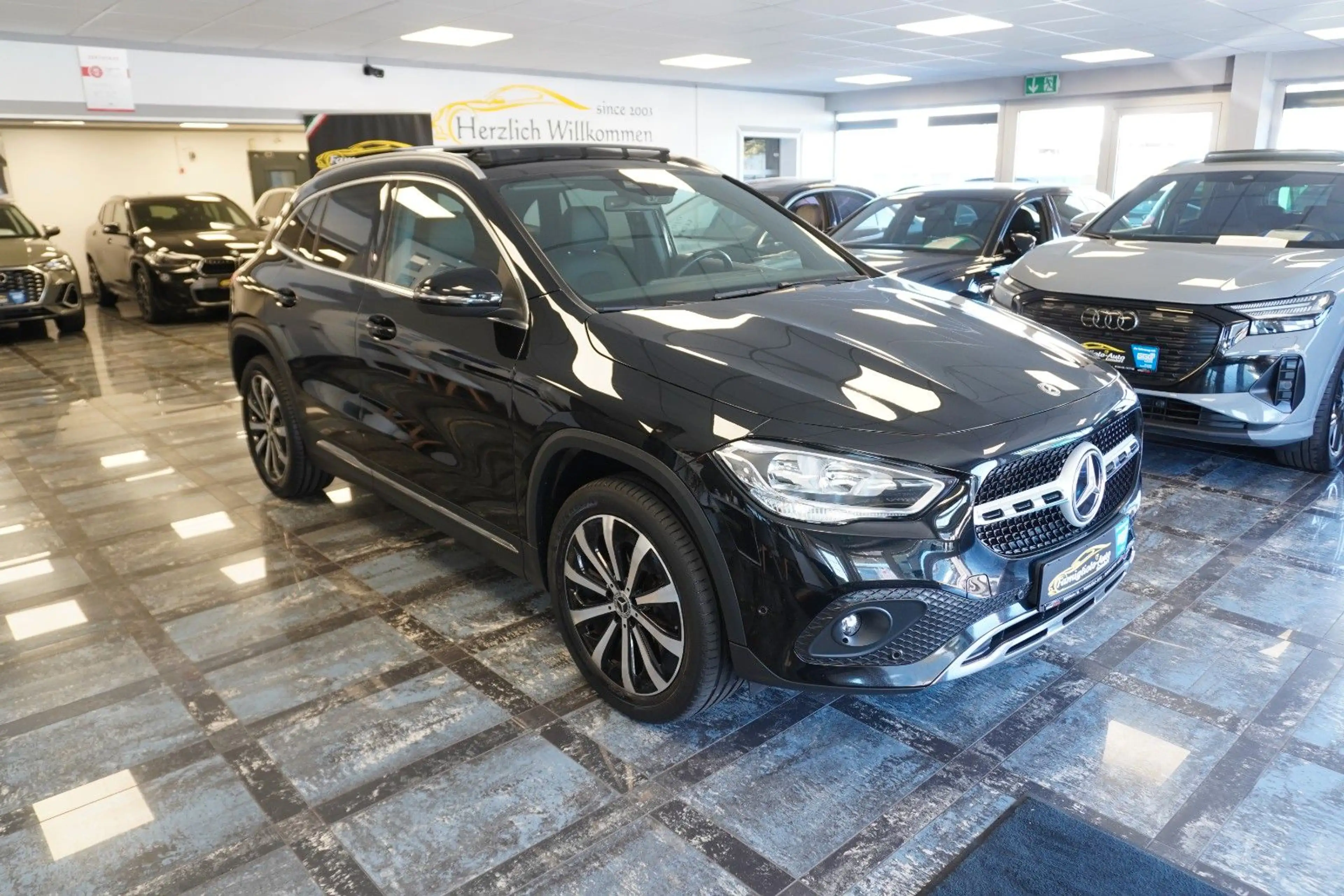 Mercedes-Benz GLA 200 d/Panoramadach/Navi/Leder/Alu/1.Hand — photo 8