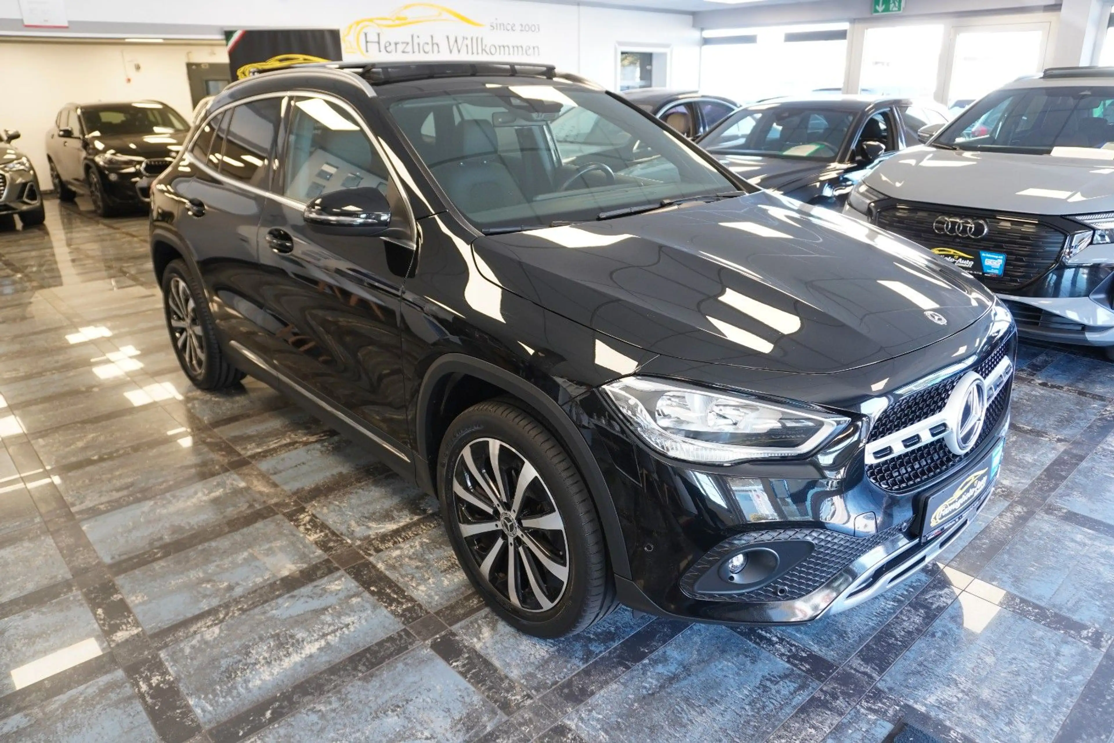 Mercedes-Benz GLA 200 d/Panoramadach/Navi/Leder/Alu/1.Hand — photo 9
