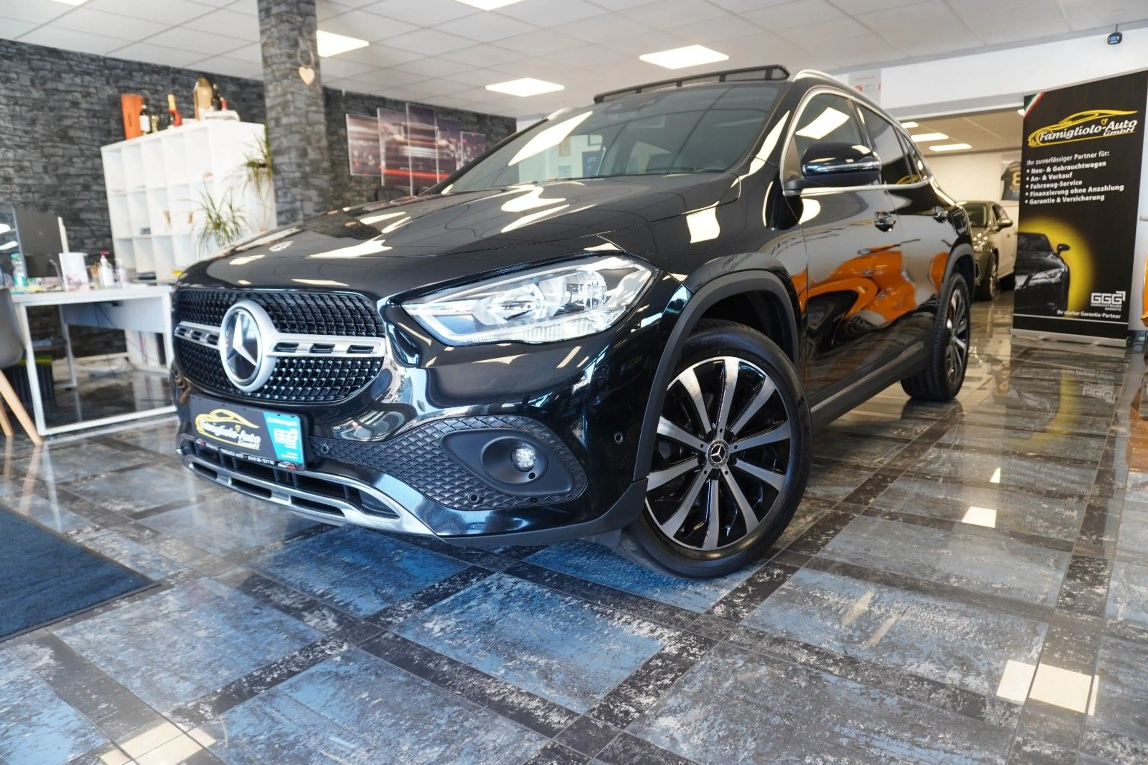 Mercedes-Benz GLA 200 d/Panoramadach/Navi/Leder/Alu/1.Hand — photo 2