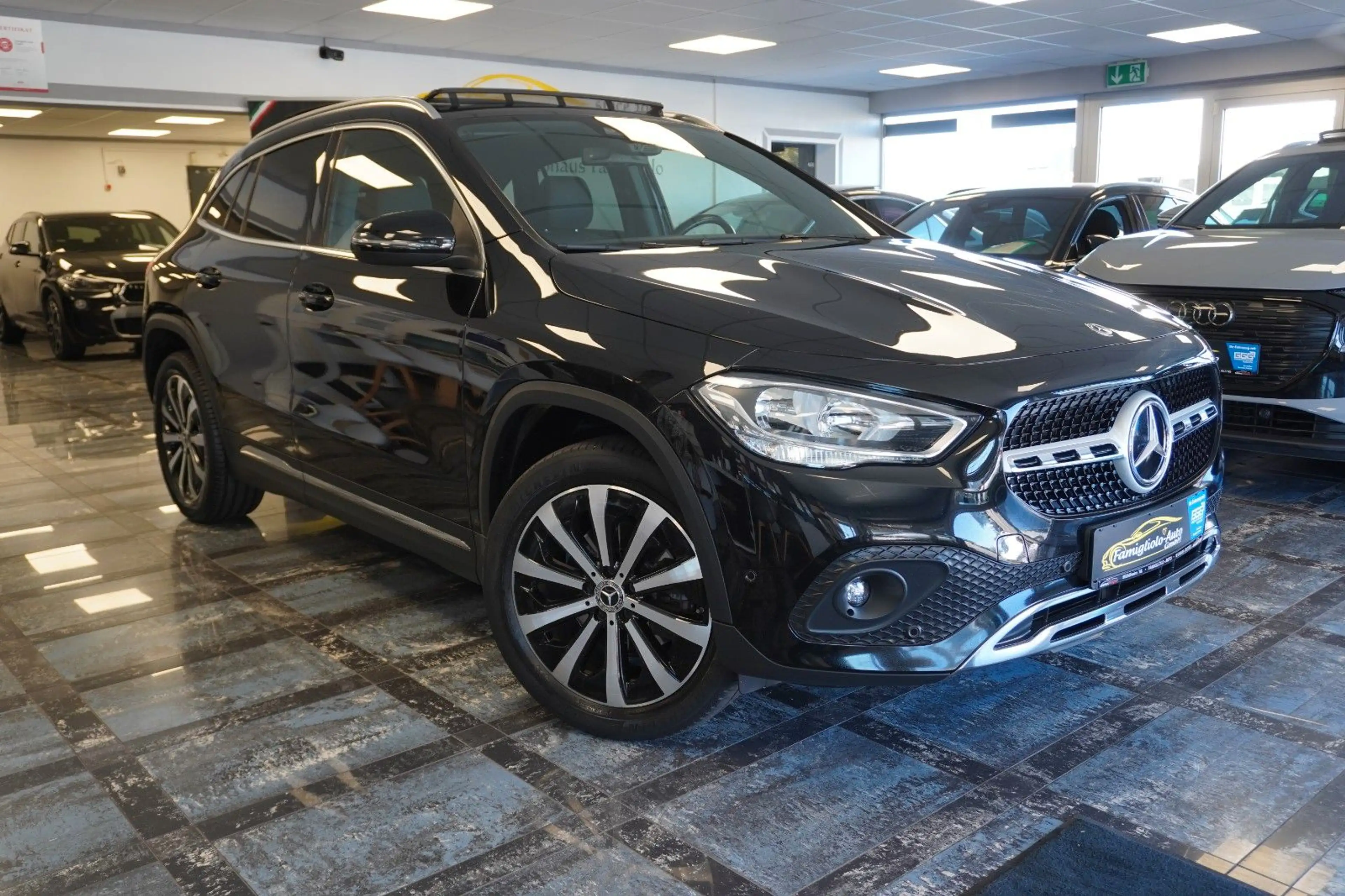 Mercedes-Benz GLA 200 d/Panoramadach/Navi/Leder/Alu/1.Hand — photo 4