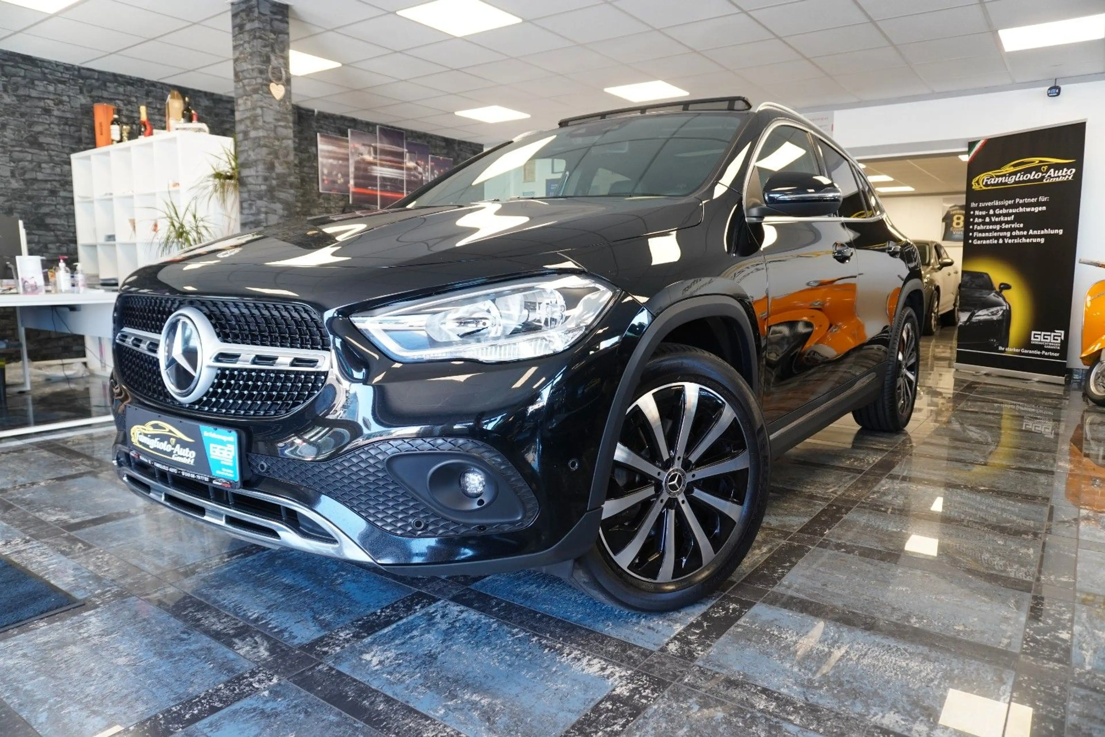 Mercedes-Benz GLA 200 d/Panoramadach/Navi/Leder/Alu/1.Hand
