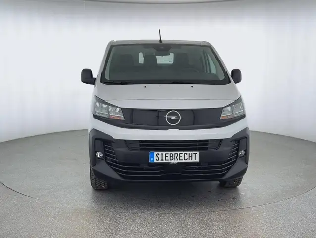 Opel Vivaro view 2