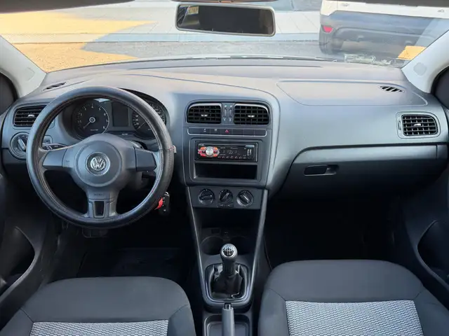 Volkswagen Polo view 9