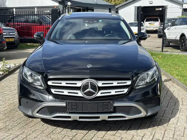 Mercedes-Benz E-Class view 2