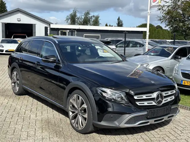 Mercedes-Benz E-Class view 3