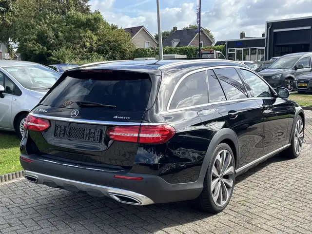 Mercedes-Benz E-Class view 5