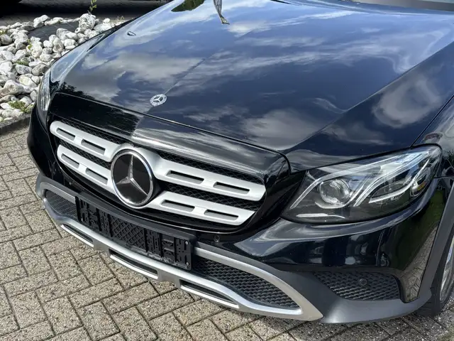 Mercedes-Benz E-Class view 9