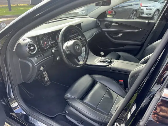 Mercedes-Benz E-Class view 11